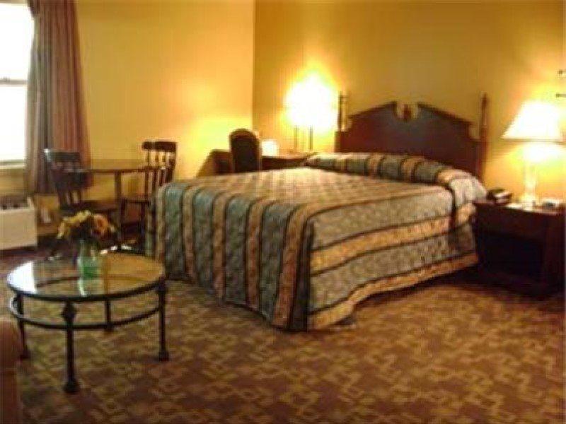 Knights Inn Hadley Стая снимка