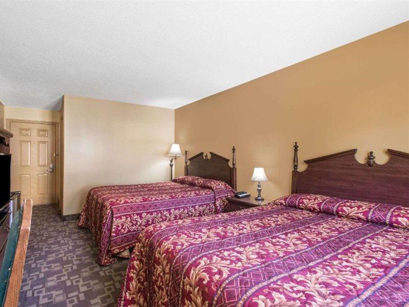 Knights Inn Hadley Екстериор снимка