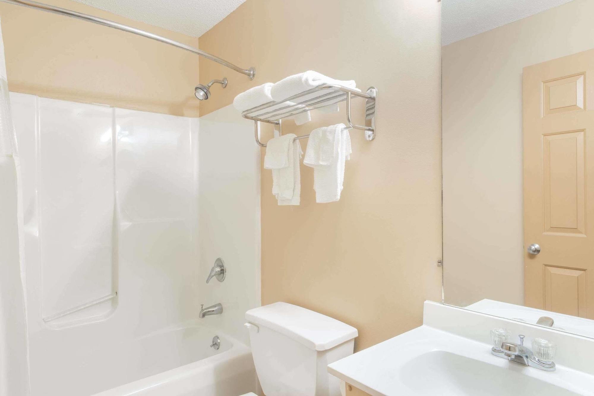Knights Inn Hadley Екстериор снимка