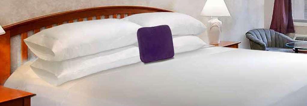 Knights Inn Hadley Стая снимка